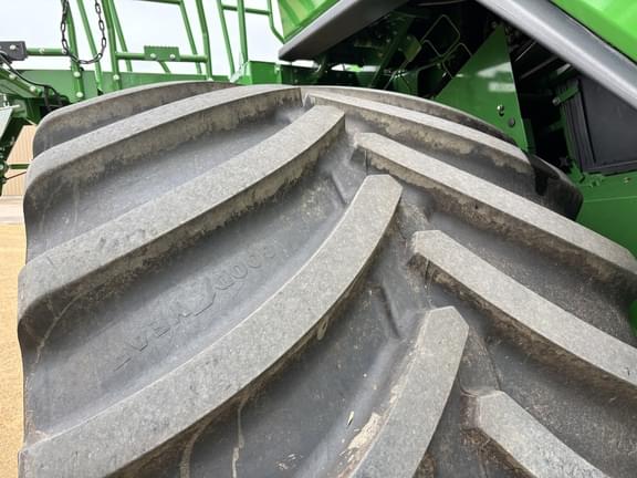 Image of John Deere X9 1000 equipment image 2