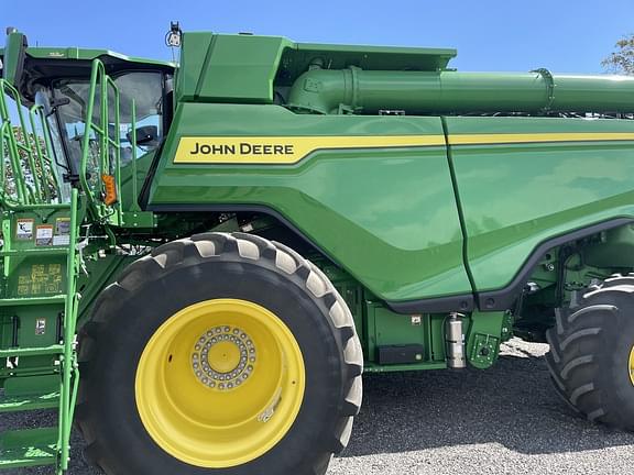 Image of John Deere X9 1000 equipment image 2