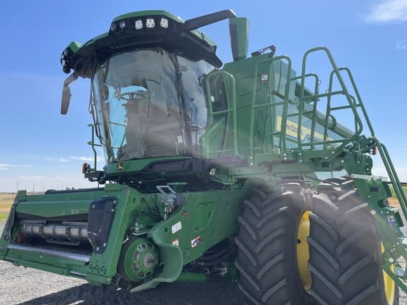 Image of John Deere X9 1000 equipment image 1