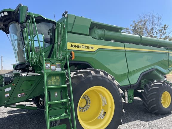 Image of John Deere X9 1000 equipment image 2