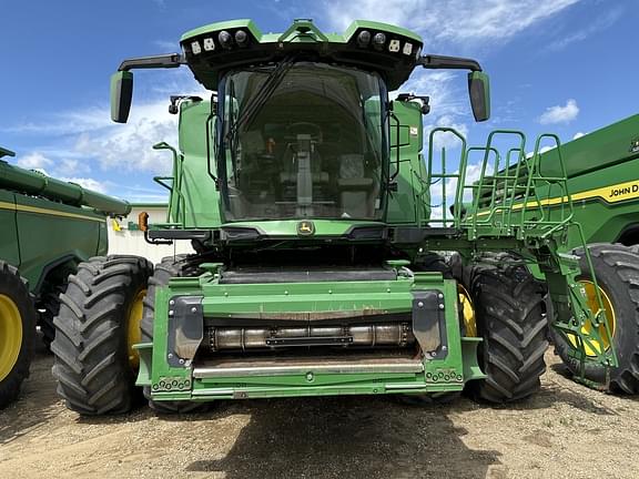 Image of John Deere X9 1000 equipment image 1