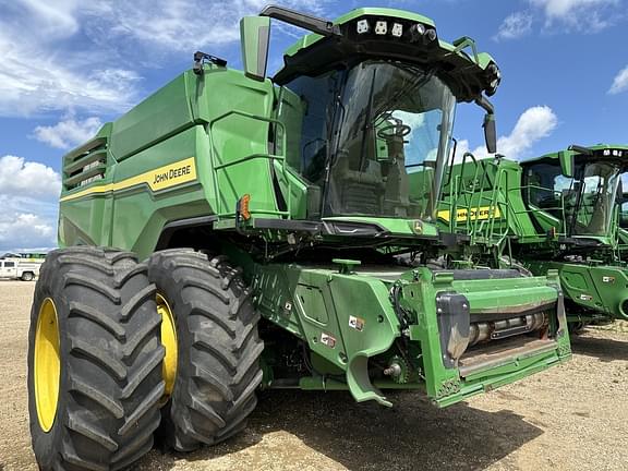 Image of John Deere X9 1000 equipment image 2