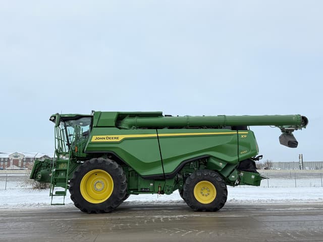 Image of John Deere X9 1000 equipment image 2