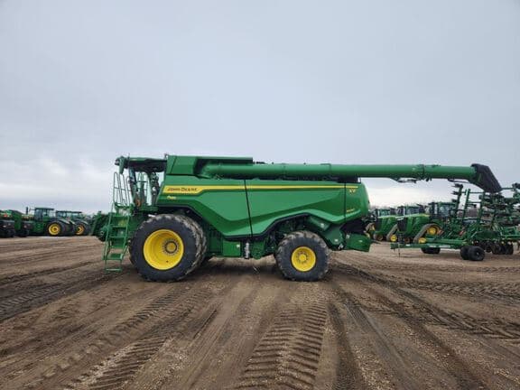 Image of John Deere X9 1000 equipment image 1