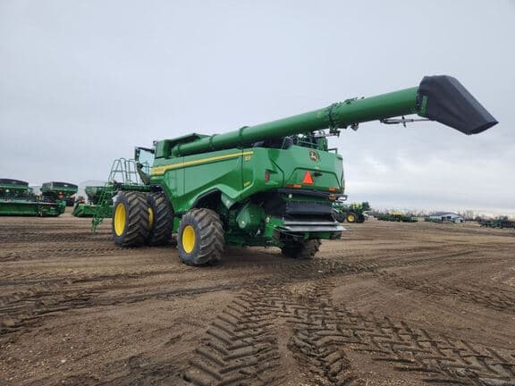 Image of John Deere X9 1000 equipment image 2