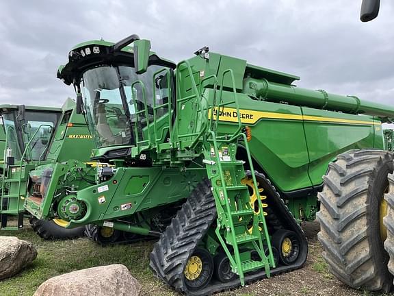 Image of John Deere X9 1100 equipment image 1