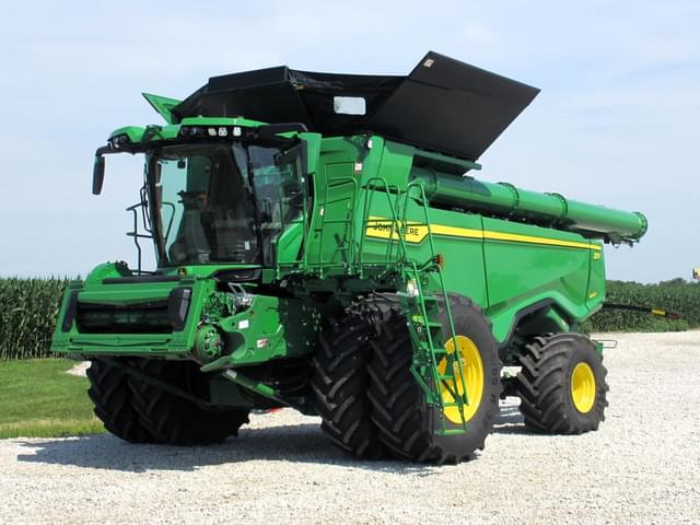 Image of John Deere X9 1100 equipment image 2