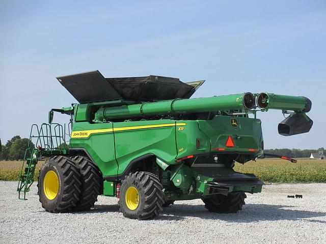 Image of John Deere X9 1100 equipment image 4