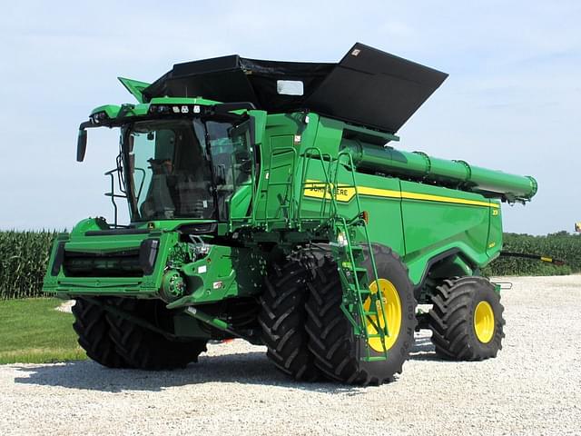 Image of John Deere X9 1100 equipment image 2