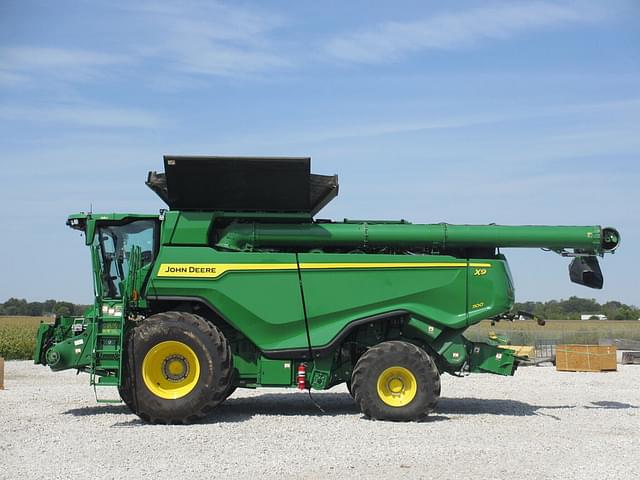 Image of John Deere X9 1100 equipment image 2