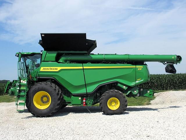 Image of John Deere X9 1100 equipment image 4