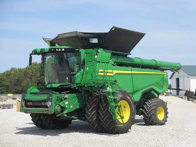 Image of John Deere X9 1100 equipment image 1
