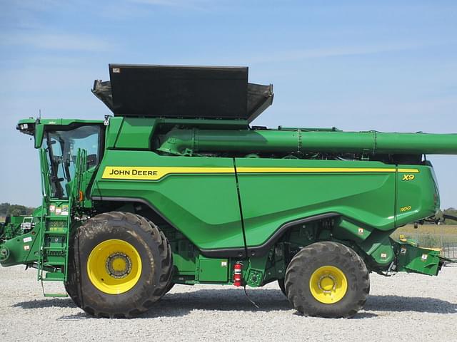 Image of John Deere X9 1100 equipment image 3