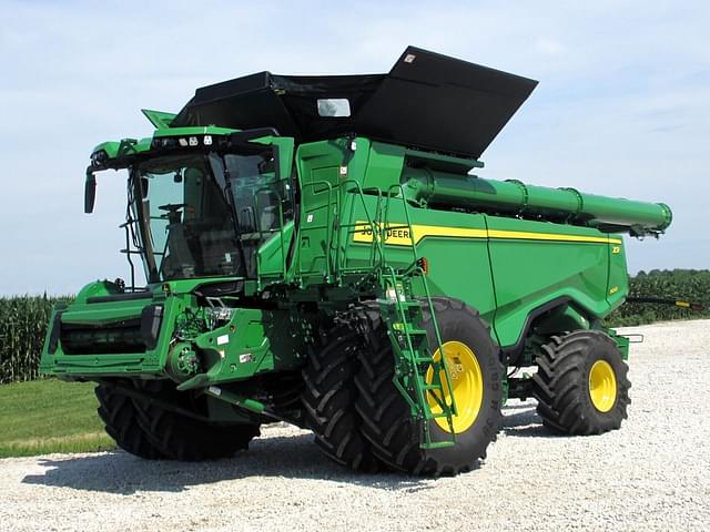 Image of John Deere X9 1100 equipment image 1