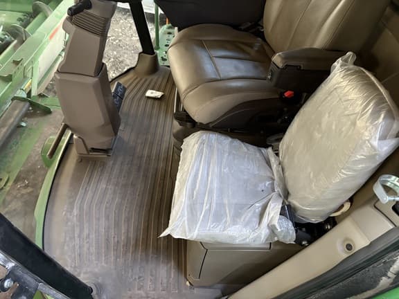 Image of John Deere X9 1100 equipment image 3