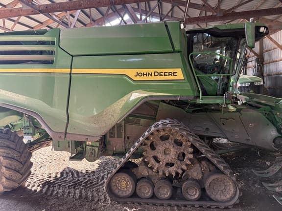 Image of John Deere X9 1100 equipment image 3