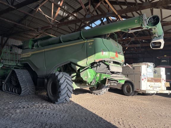 Image of John Deere X9 1100 equipment image 2