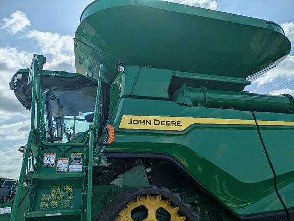 Image of John Deere X9 1100 equipment image 2