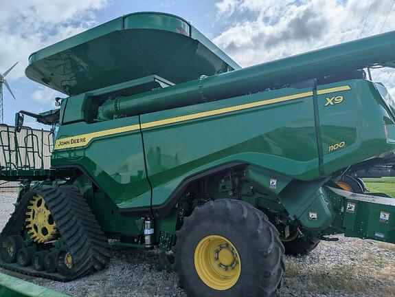 Image of John Deere X9 1100 equipment image 4