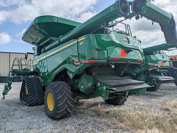Image of John Deere X9 1100 equipment image 3