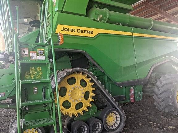 Image of John Deere X9 1100 equipment image 1