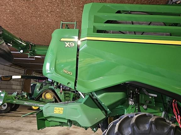 Image of John Deere X9 1100 equipment image 1