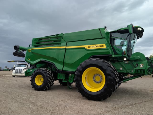 Image of John Deere X9 1100 equipment image 2