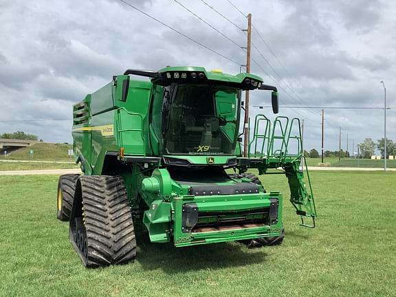 Image of John Deere X9 1100 equipment image 2