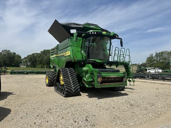 Image of John Deere X9 1100 equipment image 1