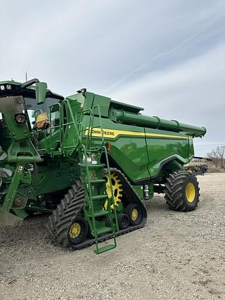 Image of John Deere X9 1100 equipment image 1