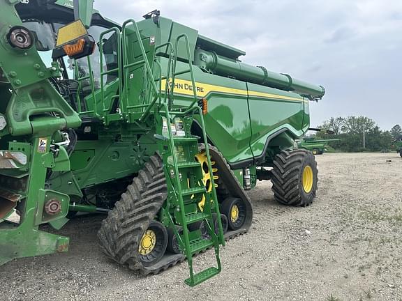 Image of John Deere X9 1100 equipment image 1