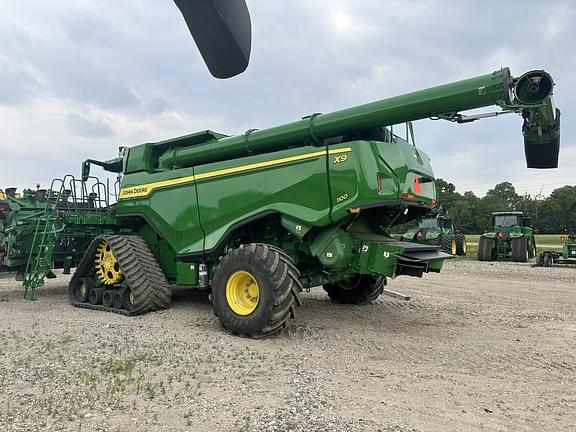 Image of John Deere X9 1100 equipment image 2