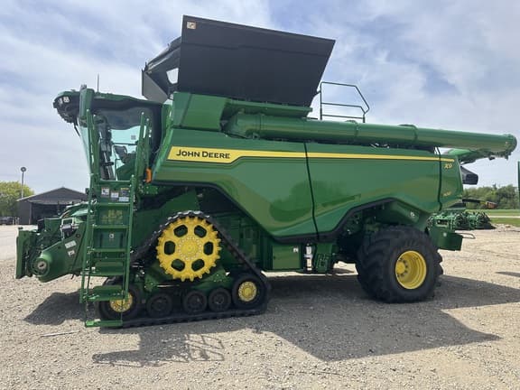 Image of John Deere X9 1100 equipment image 4