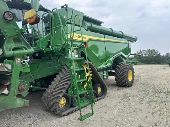 Image of John Deere X9 1100 equipment image 1