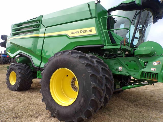 Image of John Deere X9 1100 equipment image 1