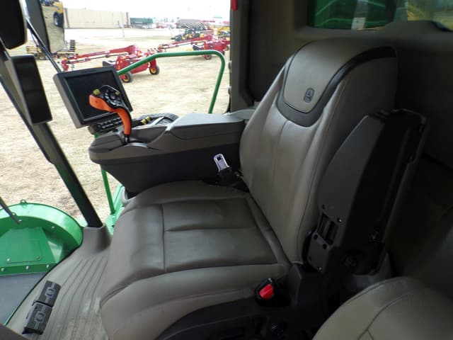 Image of John Deere X9 1100 equipment image 4