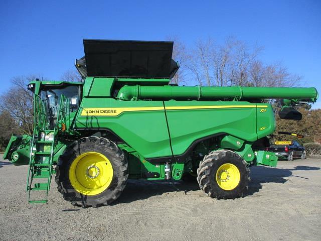 Image of John Deere X9 1100 equipment image 2