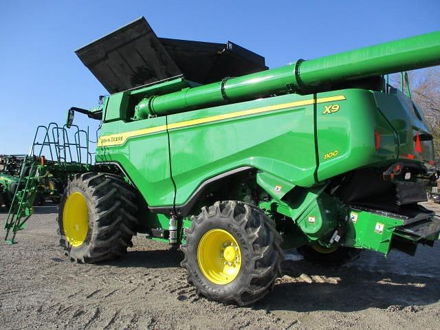 Image of John Deere X9 1100 equipment image 4