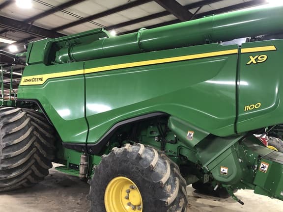 Image of John Deere X9 1100 equipment image 2