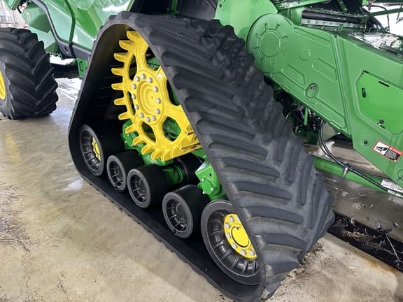 Image of John Deere X9 1100 equipment image 2