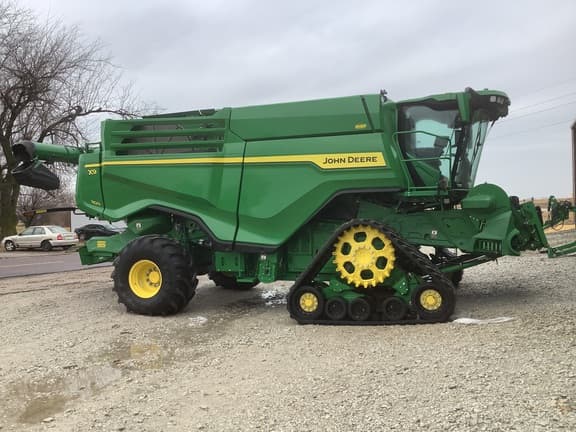 Image of John Deere X9 1100 equipment image 2