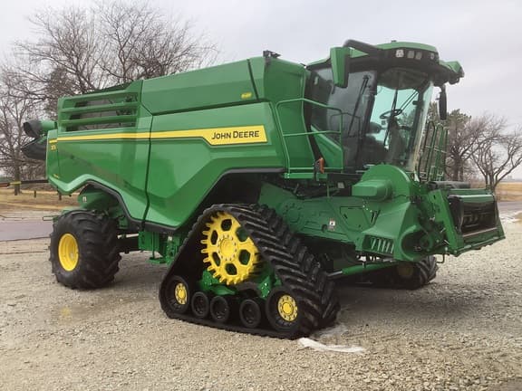 Image of John Deere X9 1100 equipment image 1