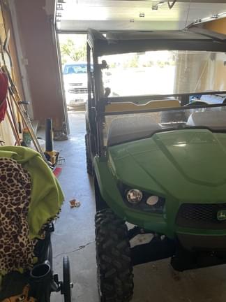 Image of John Deere XUV 560E equipment image 2