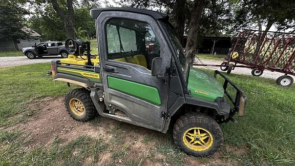 Image of John Deere XUV 835M Primary image