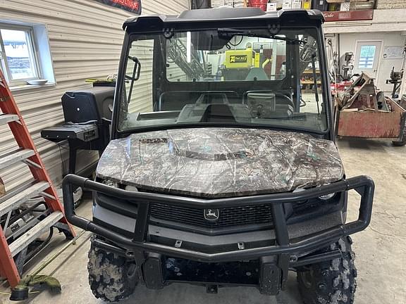Image of John Deere XUV 835M equipment image 1
