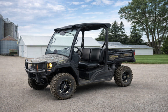 2021 John Deere XUV 835M Equipment Image0