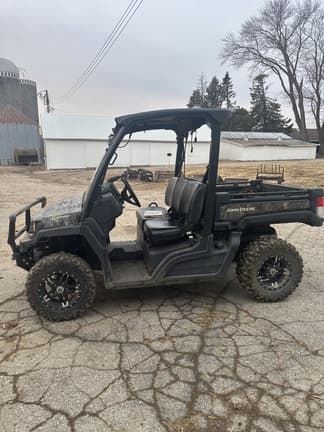 Image of John Deere XUV 835M equipment image 1