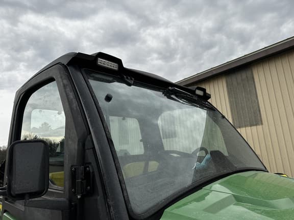Image of John Deere XUV 835M equipment image 2