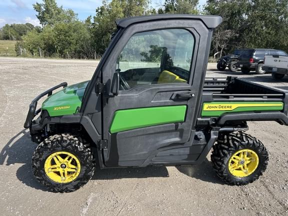 Image of John Deere XUV 835M equipment image 1