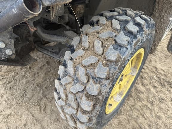 Image of John Deere XUV 835M equipment image 4